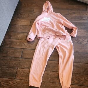 Girls Nike Sweat Suit